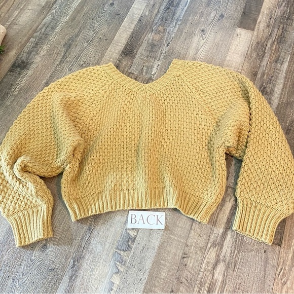 FASHION NOVA Golden Cropped Oversized V-Neck Knit Sweater Size Small - Picture 3 of 8